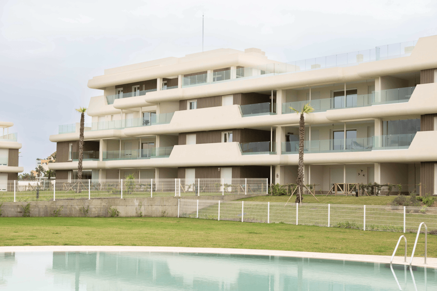 Fachada rehabilitada de Los Colibríes